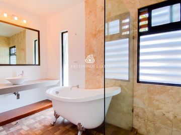 CASA REAL ESMERALDA. ZONA ESMERALDA. BOSQUE ESMERALDA. 3 RECAMARAS, 4 ESTACIONAMIENTOS, JARDÍN PLANO