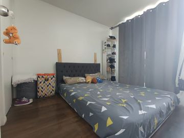 Se vende depto 1D, Serrano con, Santa Isabel