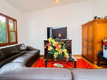 CASA LOMA DE VALLE ESCONDIDO. ZONA ESMERALDA.  5 RECAMARAS, 6 ESTACIONAMIENTOS