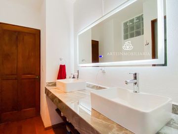 CASA LOMA DE VALLE ESCONDIDO. ZONA ESMERALDA.  5 RECAMARAS, 6 ESTACIONAMIENTOS