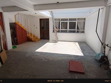 CASA CON 3 DEPARTAMENTOS EN VENTA EN NEZAHUALCÓYOTL