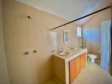 CASA EN VENTA EN LAS FINCAS