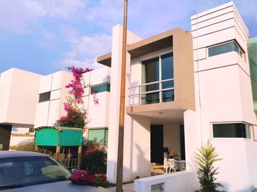 CASA EN VENTA EN PACHUCA CON ELEVADOR