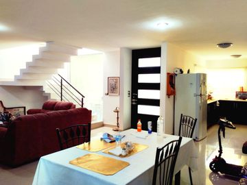 CASA EN VENTA EN PACHUCA CON ELEVADOR