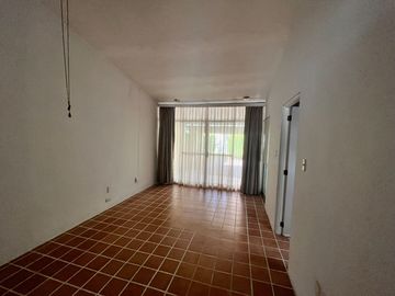 HERMOSA CASA UNA PLANTA