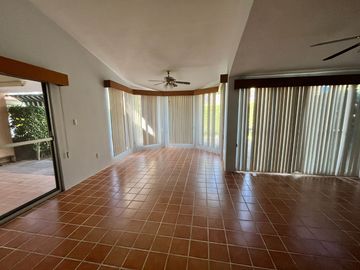 HERMOSA CASA UNA PLANTA