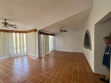 HERMOSA CASA UNA PLANTA