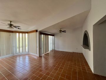 HERMOSA CASA UNA PLANTA