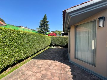 HERMOSA CASA UNA PLANTA
