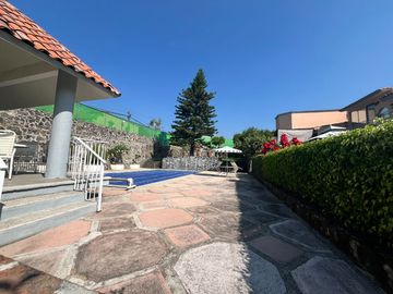 HERMOSA CASA UNA PLANTA