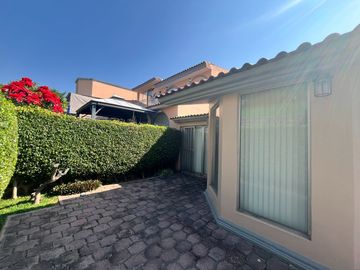 HERMOSA CASA UNA PLANTA