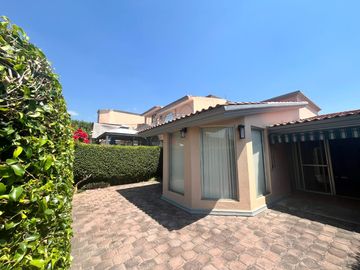 HERMOSA CASA UNA PLANTA