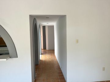 HERMOSA CASA UNA PLANTA