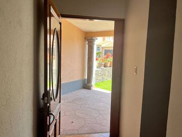 HERMOSA CASA UNA PLANTA