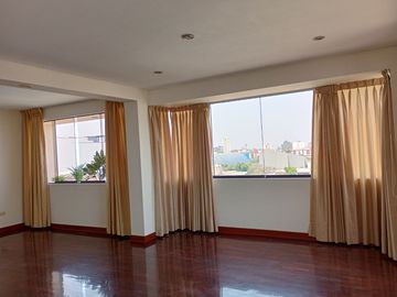 Alquiler De Departamento Dúplex En San Borja.