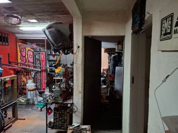 Casa con locales en venta en Escuadròn 201 Iztapalapa
