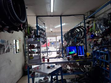 Casa con locales en venta en Escuadròn 201 Iztapalapa