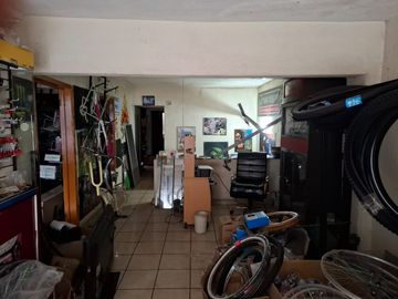 Casa con locales en venta en Escuadròn 201 Iztapalapa