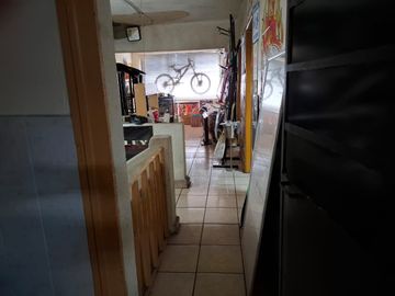 Casa con locales en venta en Escuadròn 201 Iztapalapa