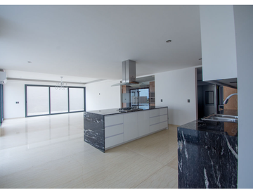 Se vende  moderna villa con elevador en Club Campestre  San José del Cabo