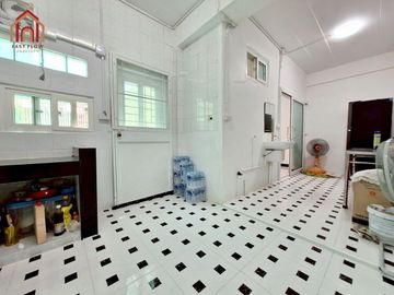 For sale, Sinthavee Ngam Charoen Townhouse, corner house, Soi Anan Ngam Charoen 27, 2-storey townhome, newly renovated, ready to move in, URA
