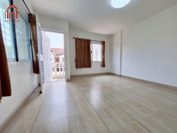 For sale, Sinthavee Ngam Charoen Townhouse, corner house, Soi Anan Ngam Charoen 27, 2-storey townhome, newly renovated, ready to move in, URA