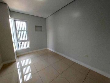 Spacious Elegant 2 Storey Townhouse for sale in Fairview near Commonwealth Quezon City