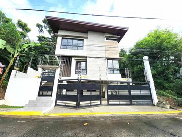 3 Storey House and Lot for sale in Filinvest Subdivision Batasan Hills near Commonwealth Quezon City