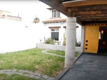 CASA EN VENTA EN VILLA DE LOS FRAILES, POCITOS, SAN MIGUEL DE ALLENDE CON JARDIN PRIVADO