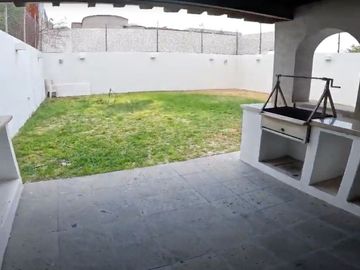 CASA EN VENTA EN VILLA DE LOS FRAILES, POCITOS, SAN MIGUEL DE ALLENDE CON JARDIN PRIVADO