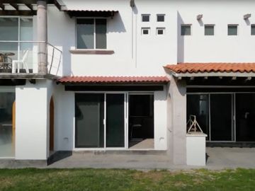 CASA EN VENTA EN VILLA DE LOS FRAILES, POCITOS, SAN MIGUEL DE ALLENDE CON JARDIN PRIVADO