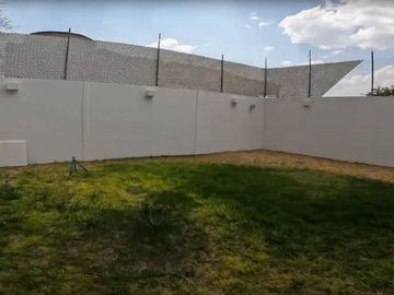 CASA EN VENTA EN VILLA DE LOS FRAILES, POCITOS, SAN MIGUEL DE ALLENDE CON JARDIN PRIVADO