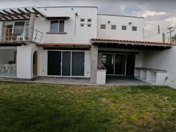 CASA EN VENTA EN VILLA DE LOS FRAILES, POCITOS, SAN MIGUEL DE ALLENDE CON JARDIN PRIVADO
