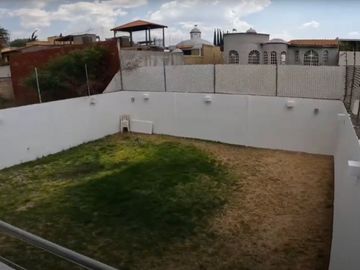 CASA EN VENTA EN VILLA DE LOS FRAILES, POCITOS, SAN MIGUEL DE ALLENDE CON JARDIN PRIVADO