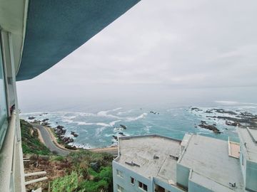 Se vende hermoso departamento completamente amoblado con vista al mar