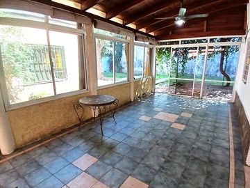 Casa en venta en Zona Sur: 3 dormitorios, 450 m² de terreno y quincho calefaccionado
