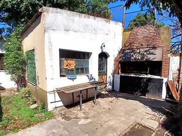 Casa en venta en Zona Sur: 3 dormitorios, 450 m² de terreno y quincho calefaccionado