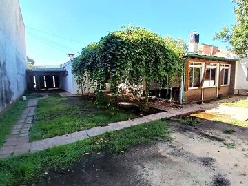 Casa en venta en Zona Sur: 3 dormitorios, 450 m² de terreno y quincho calefaccionado