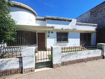 Casa en venta en Zona Sur: 3 dormitorios, 450 m² de terreno y quincho calefaccionado