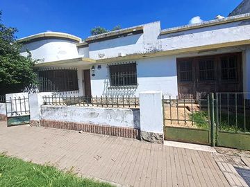 Casa en venta en Zona Sur: 3 dormitorios, 450 m² de terreno y quincho calefaccionado