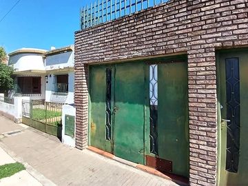 Casa en venta en Zona Sur: 3 dormitorios, 450 m² de terreno y quincho calefaccionado