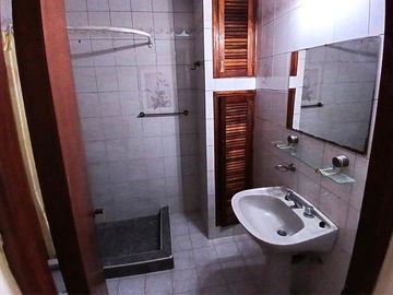 Casa en venta en Zona Sur: 3 dormitorios, 450 m² de terreno y quincho calefaccionado