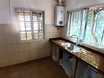 Casa en venta en Zona Sur: 3 dormitorios, 450 m² de terreno y quincho calefaccionado
