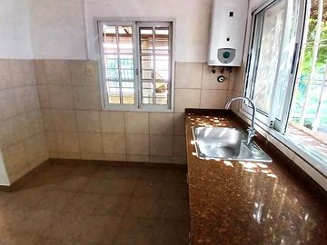 Casa en venta en Zona Sur: 3 dormitorios, 450 m² de terreno y quincho calefaccionado