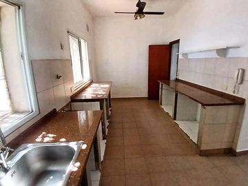 Casa en venta en Zona Sur: 3 dormitorios, 450 m² de terreno y quincho calefaccionado