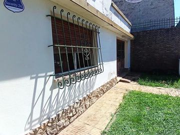 Casa en venta en Zona Sur: 3 dormitorios, 450 m² de terreno y quincho calefaccionado