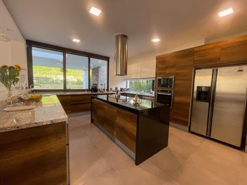 CASA DE VENTA, TUMBACO, DE LUJO, SECTOR HILACRIL