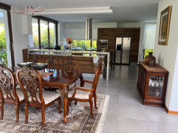 CASA DE VENTA, TUMBACO, DE LUJO, SECTOR HILACRIL