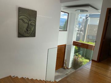 CASA DE VENTA, TUMBACO, DE LUJO, SECTOR HILACRIL