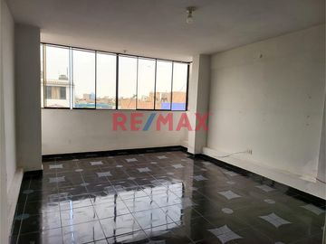 Alquiler De Departamento En El 4To Piso En La Avenida Belaunde-Comas